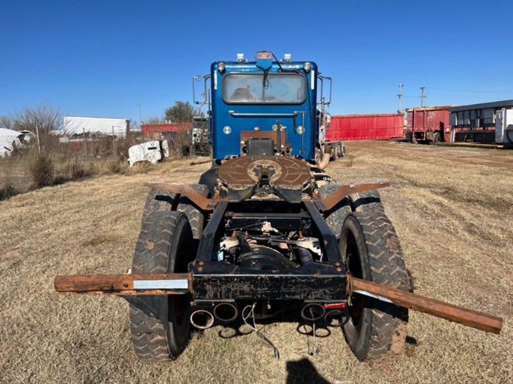 2011-peterbilt-367-image-6