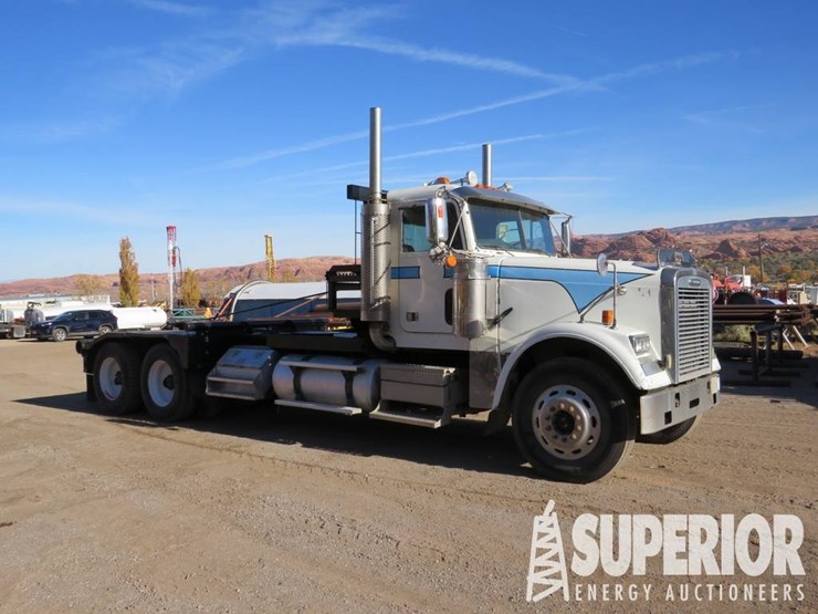 2006-freightliner-fld120-classic-image-2