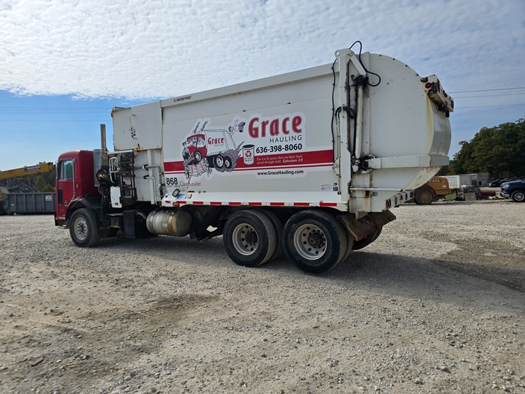 2003-peterbilt-320-image-16