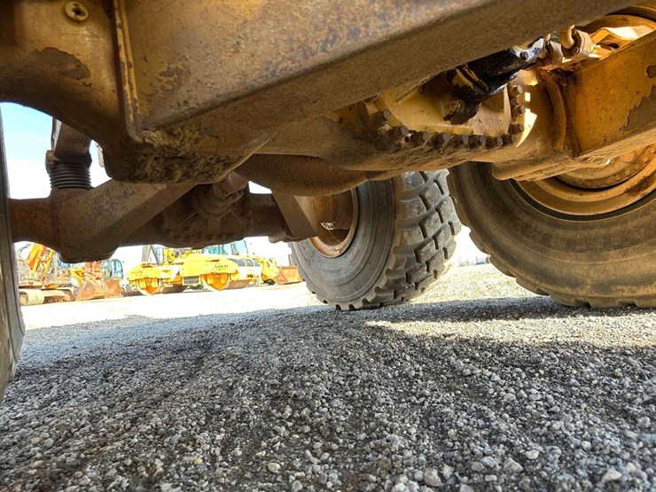 cat-350e2-haul-truck-image-12