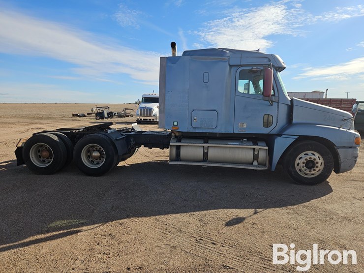 1999-freightliner-flc120-image-4