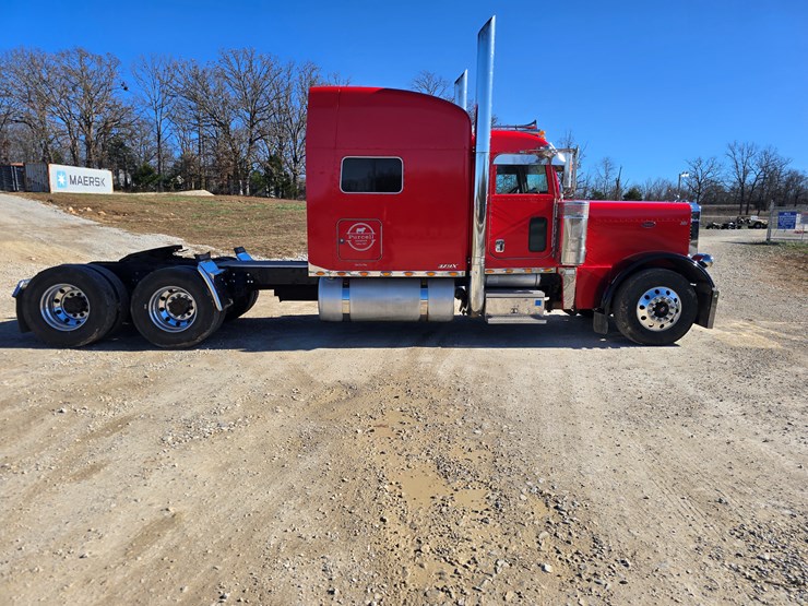 2005-peterbilt-379-image-37