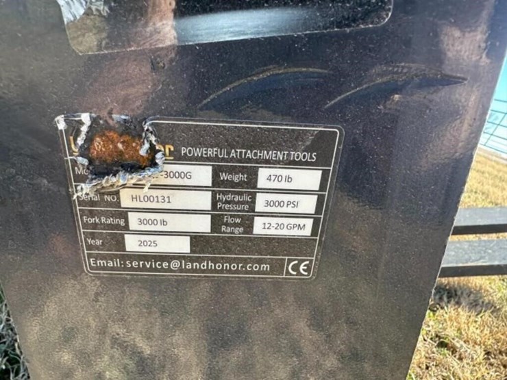 2025-wolverine-skid-steer-hydraulic-pallet-forks-image-4