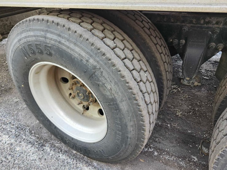 2016-freightliner-semi,-tag-#646-image-11