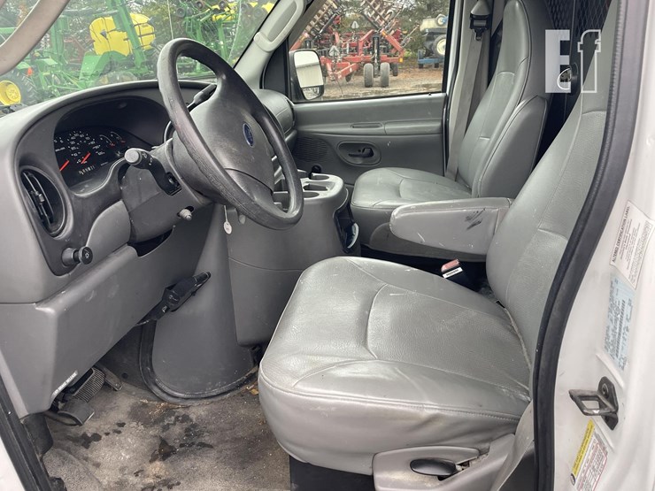 2005-ford-e250-image-9