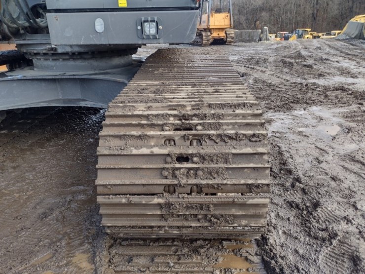 volvo-ec220e-lr-image-40