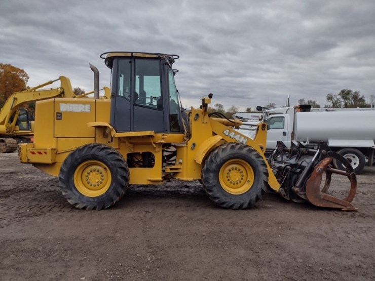 john-deere-444h-image-3