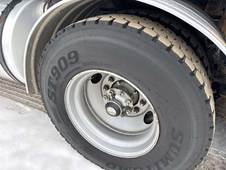 2007-international-7600-image-10