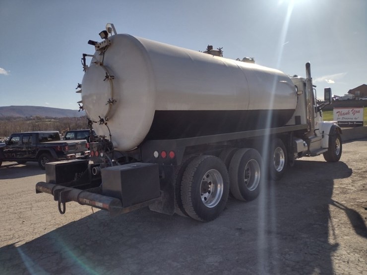 peterbilt-567-image-46