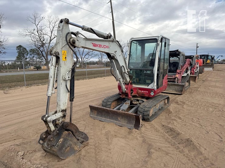 takeuchi-tb235-2-image-7