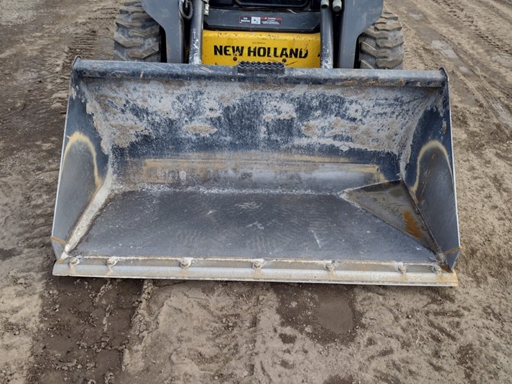 new-holland-l175-image-16