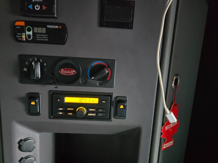 2017-peterbilt-579-image-93