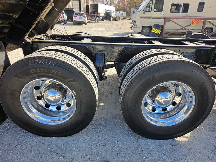 2009-peterbilt-365-image-95