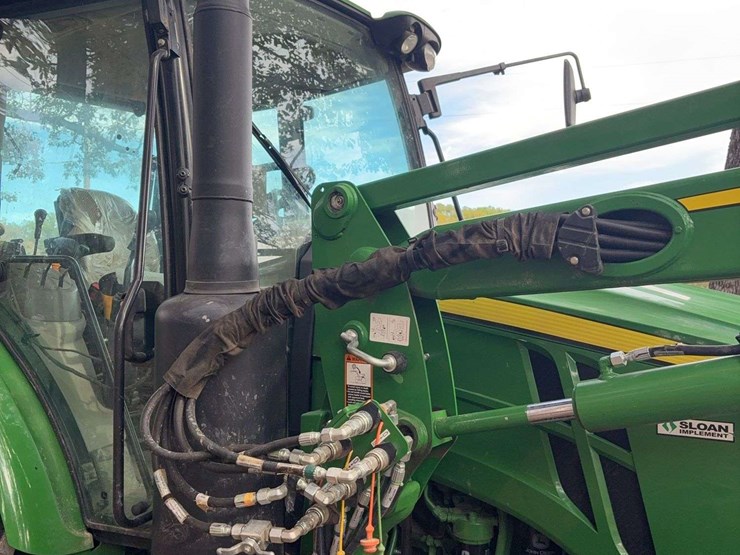 2023-john-deere-5120m-image-3