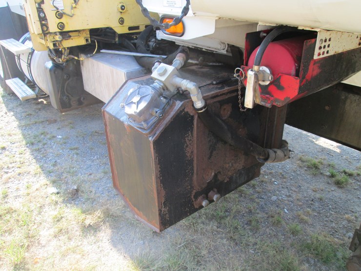 2016-freightliner-108sd-image-12