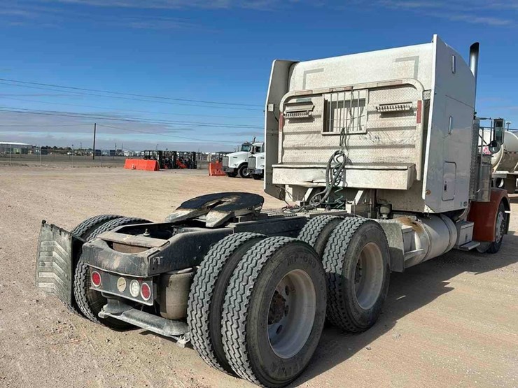 2001-peterbilt-379-image-4