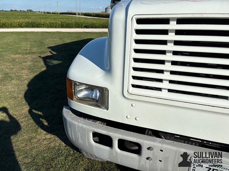 international-4900-image-19