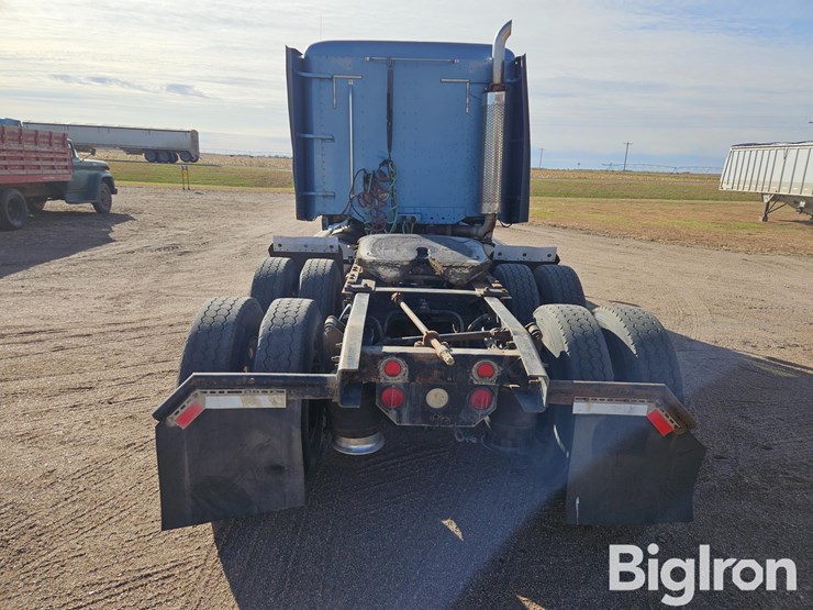 1999-freightliner-flc120-image-6