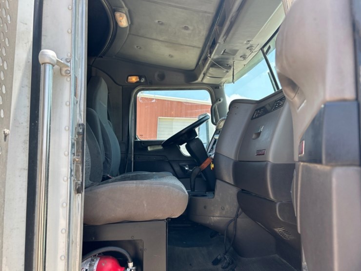 2016-kenworth-t660-image-8