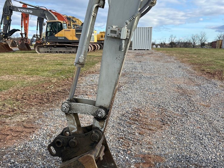 2020-takeuchi-tb235-2-image-9