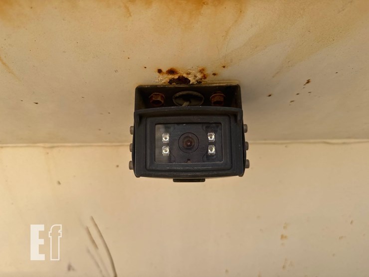 2019-peterbilt-garbage-truck-image-12