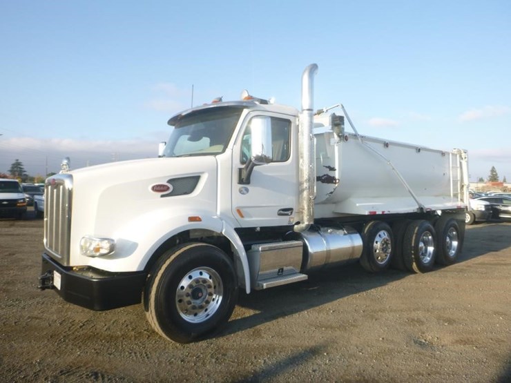 2019-peterbilt-567-image-1
