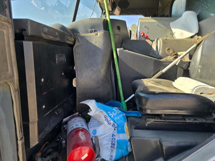 2013-peterbilt-320-image-58