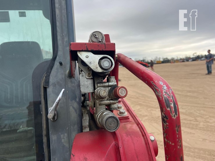 2019-takeuchi-tl8-image-11