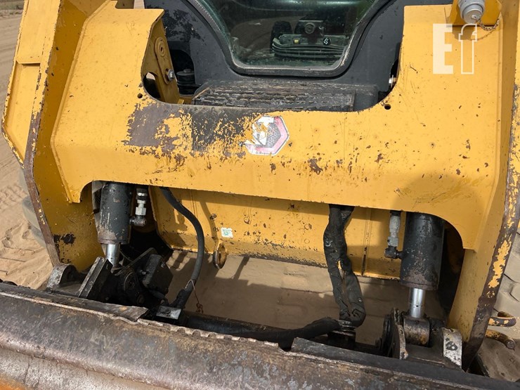 2016-caterpillar-236d-image-10