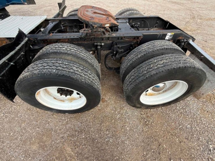 2014-peterbilt-579-image-14