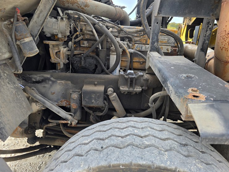 2003-peterbilt-320-image-82