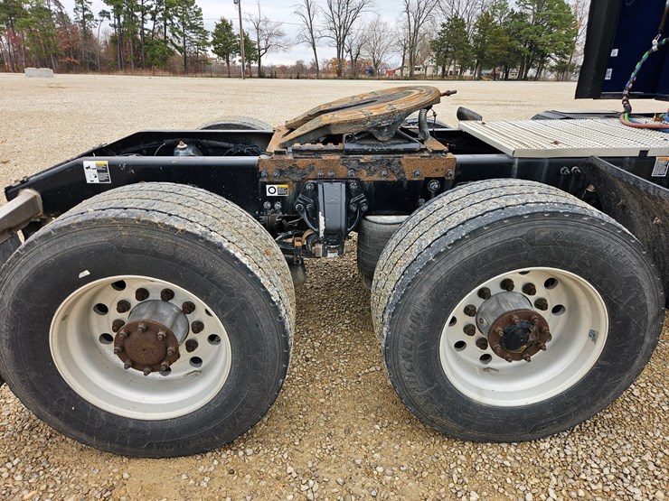 peterbilt-579-image-86