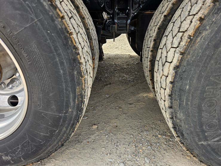 peterbilt-579-image-70