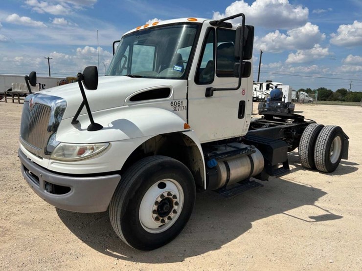 international-durastar-4400-image-1