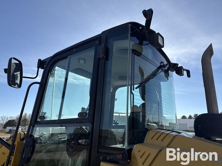 2015-caterpillar-906m-image-13