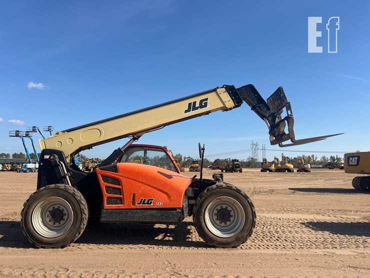 2018-jlg-742-image-5