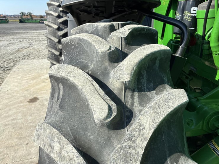 john-deere-8320r-image-52