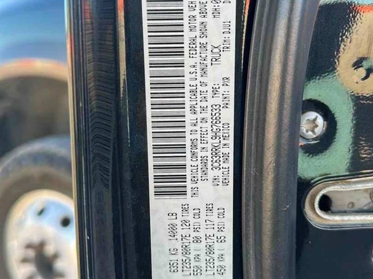 2017-dodge-ram-3500-image-11