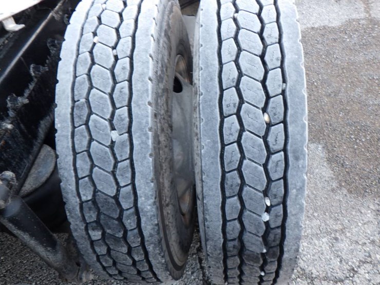 2018-peterbilt-579-image-5