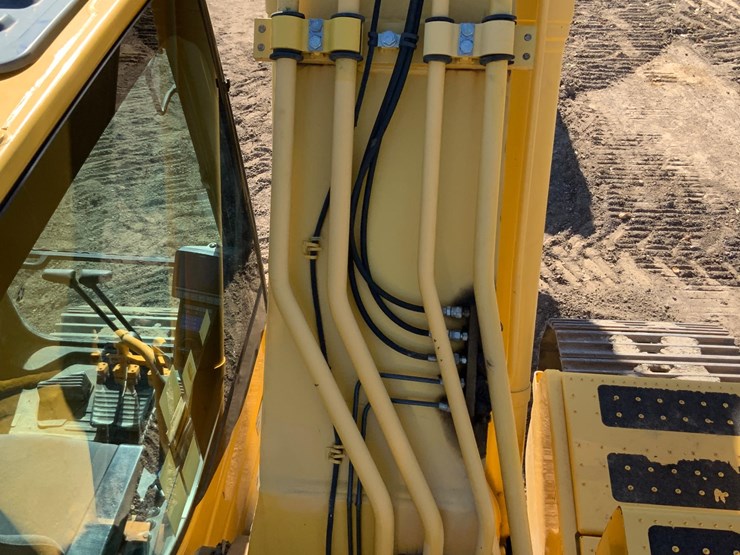 komatsu-pc210-lc-11-image-11