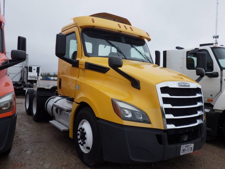 2019-freightliner-cascadia-126-image-4