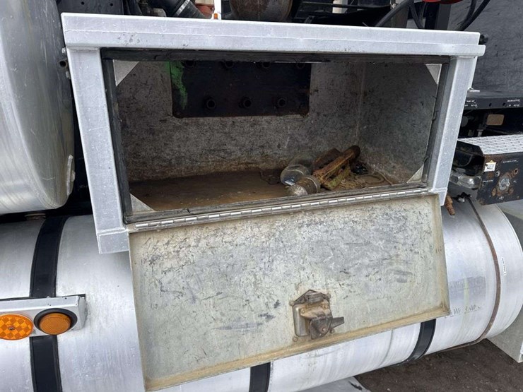 2007-international-7600-image-32