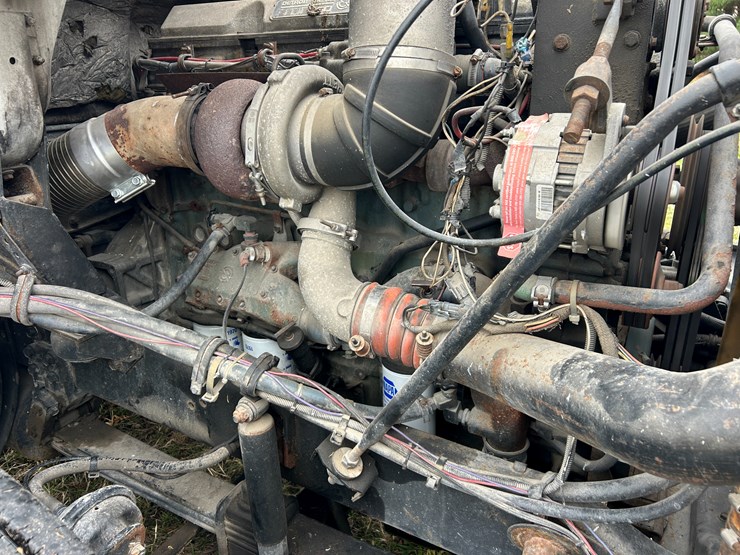 #95-•-volvo-semi-image-57