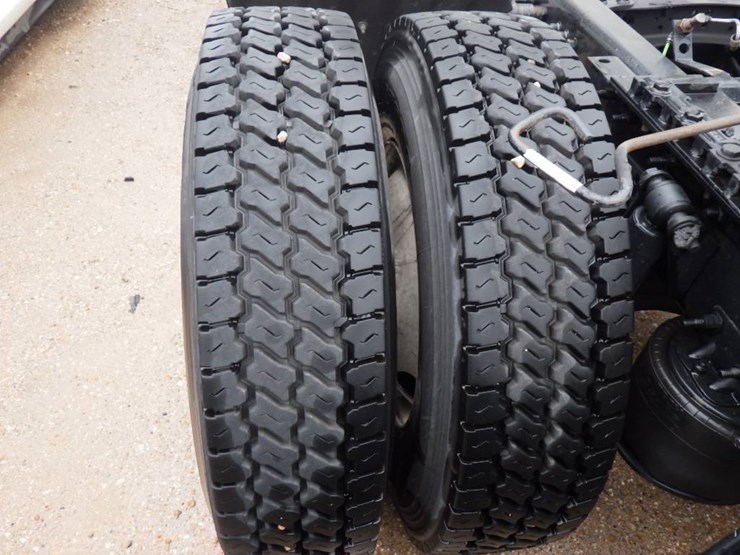 freightliner-cascadia-126-image-20