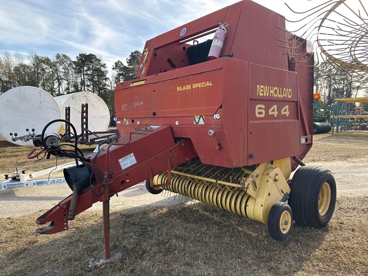 new-holland-644-image-5