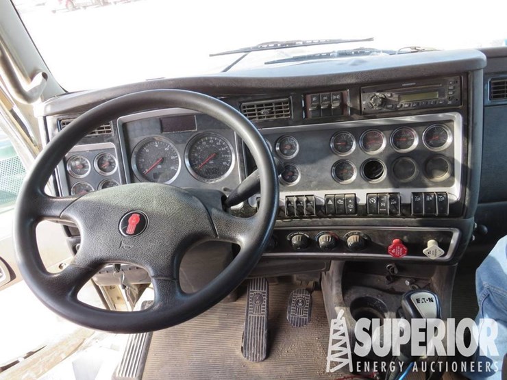 2012-kenworth-t800-image-16