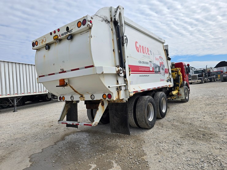 2003-peterbilt-320-image-26