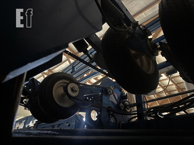 2009-kinze-3700sds-image-25