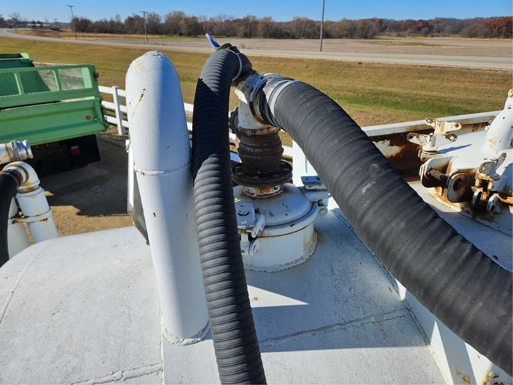 #3272-•-1983-presvac-systems-sewer-vac-image-27