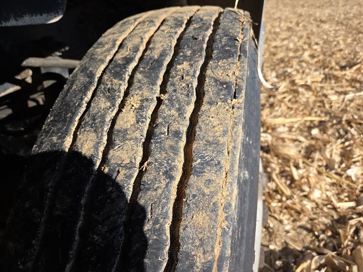 1988-freightliner-day-cab-semi-image-7